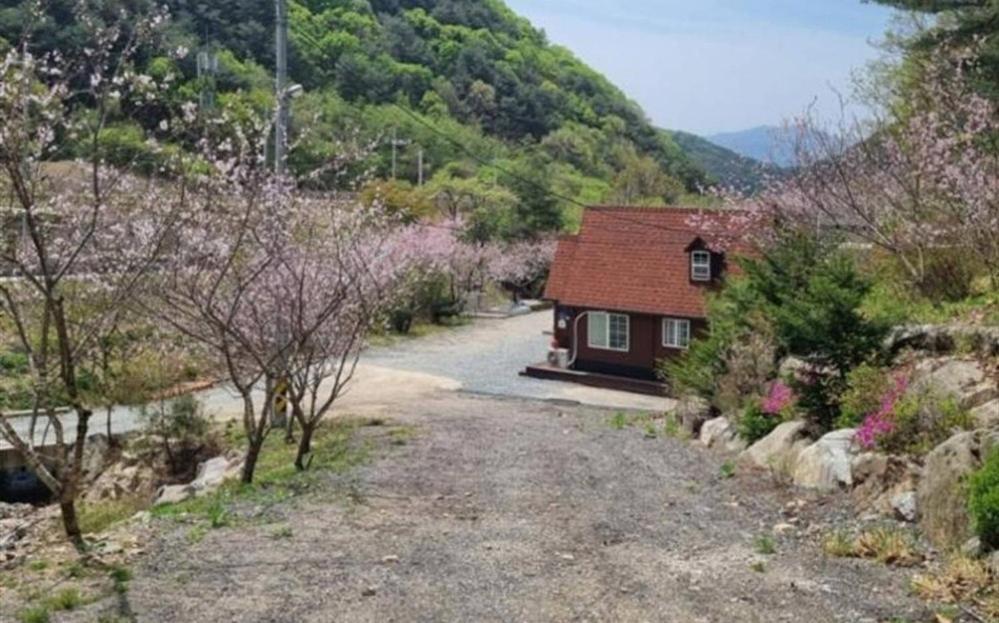 Yanggu Byeolha Pension Exterior photo